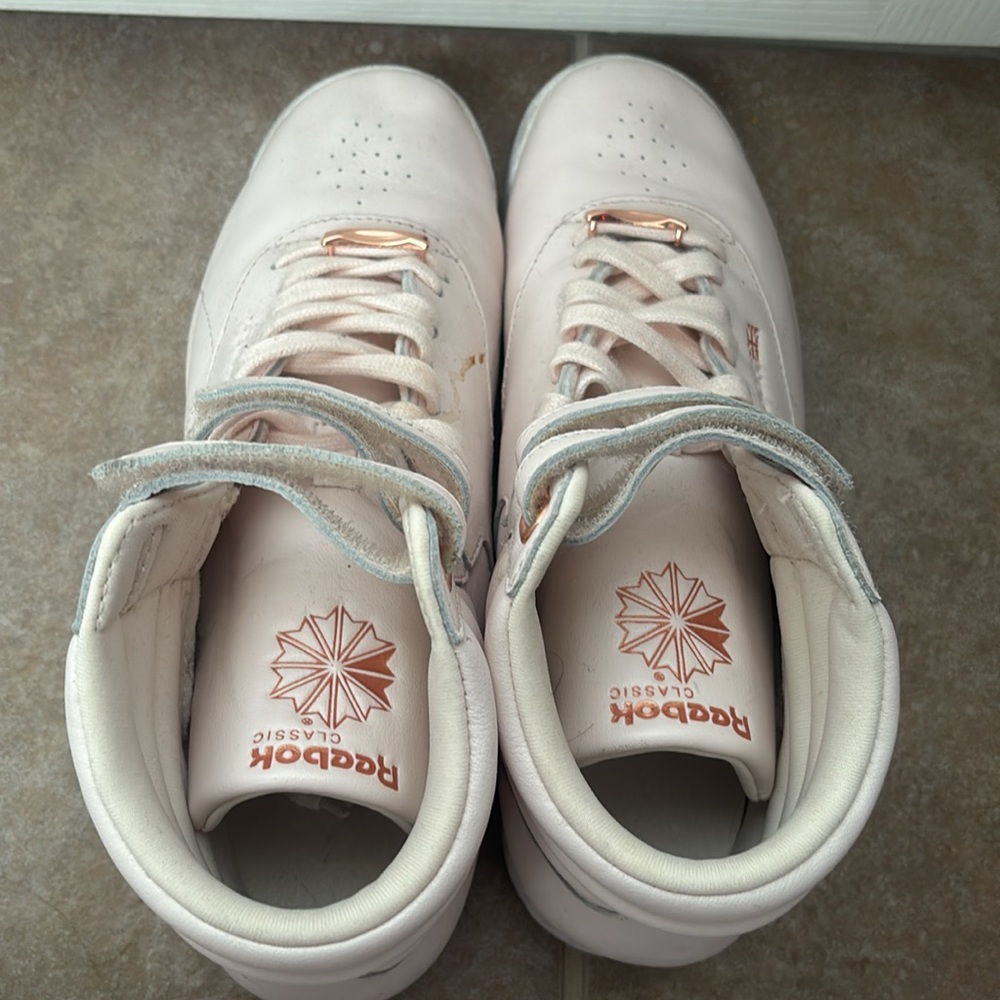 Reebok - Picture 2 of 3